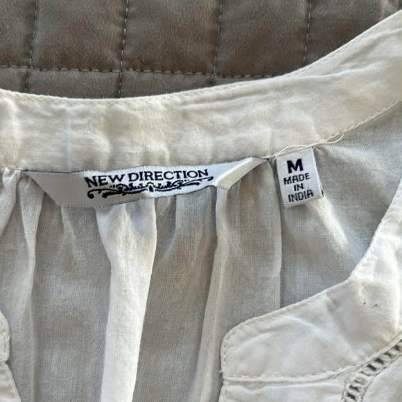 🌞 New Direction Bright White Sleeveless Appliqué Top - Picture 4 of 7